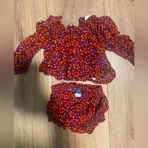 Old navy . Size 6-12 months. Fits like a 3-6 months. Very cute and comfy .